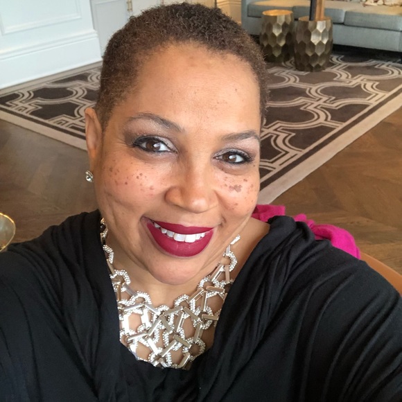 Meet your Posher, Casandra - Picture 5 of 7